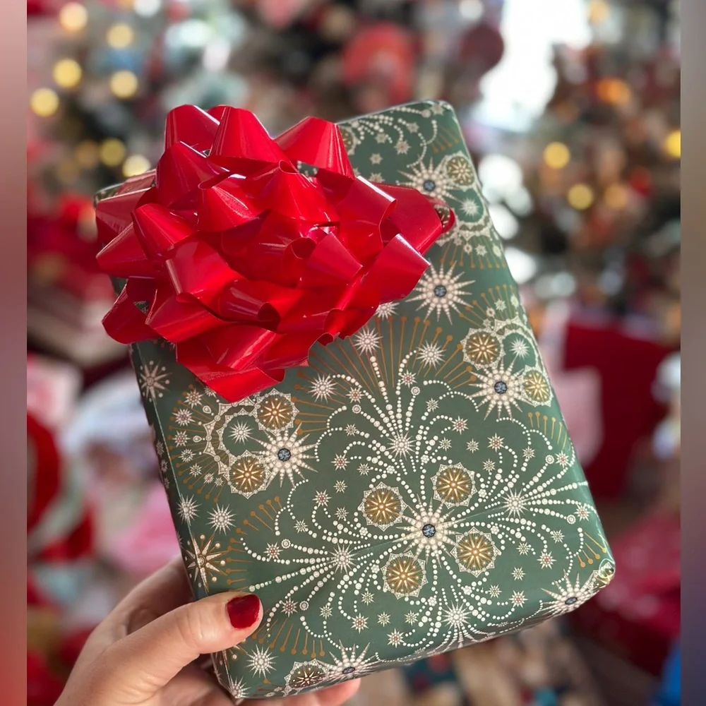 Catherine Martin Wrapping Paper and gift tags set‎